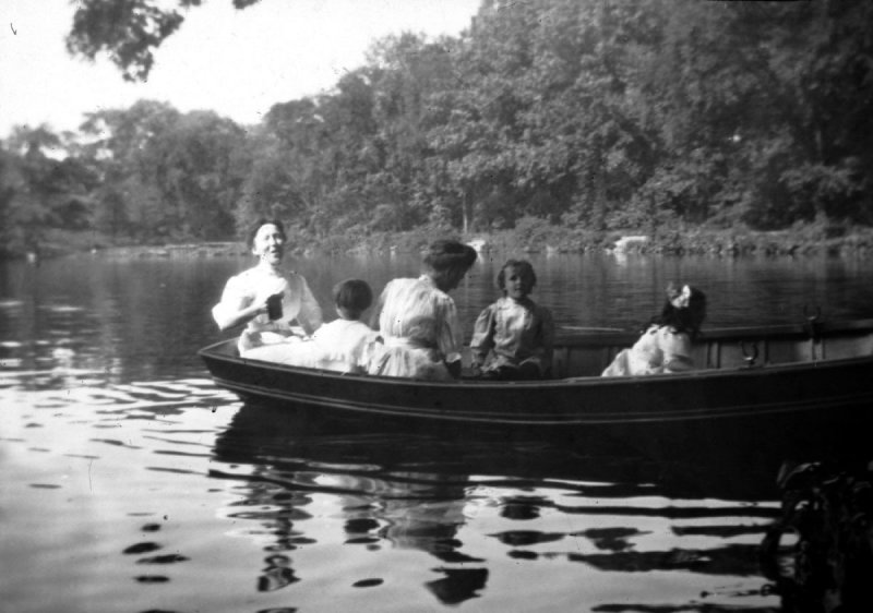 Boating on Daveys Pond